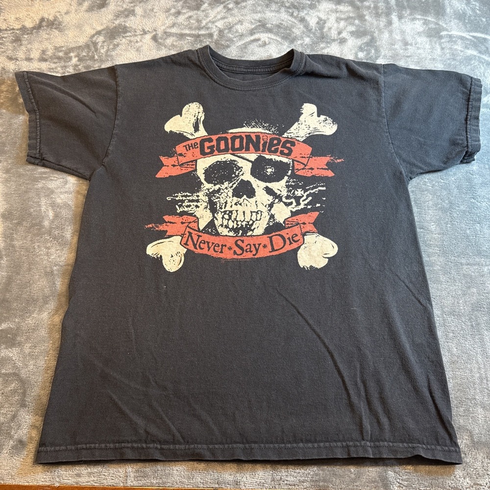 The Goonies Never Say Die Skull Graphic Tee Black Mens Large Vintage Style